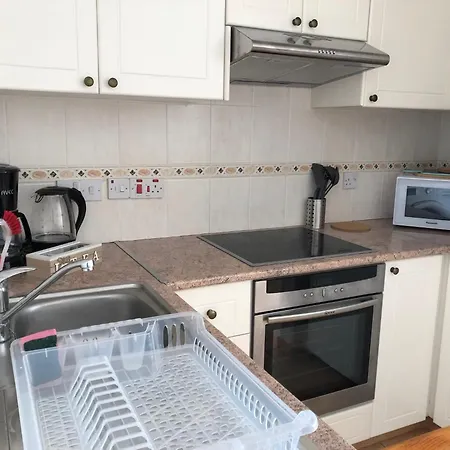 Limnaria Gardens - 1 Bedroom, Sunny With Stunning Pool Views Пафос