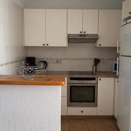 Limnaria Gardens - 1 Bedroom, Sunny With Stunning Pool Views شقة