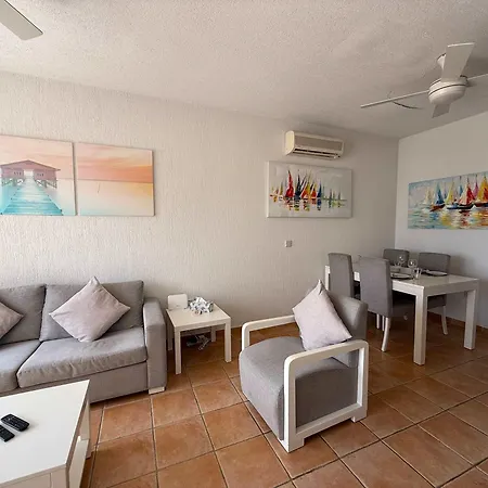 Limnaria Gardens - 1 Bedroom, Sunny With Stunning Pool Views Apartmán