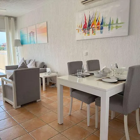Limnaria Gardens - 1 Bedroom, Sunny With Stunning Pool Views شقة