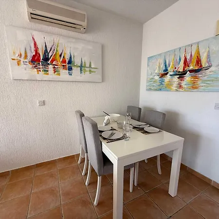 Limnaria Gardens - 1 Bedroom, Sunny With Stunning Pool Views Apartmán Paphos