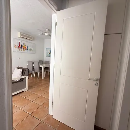 Limnaria Gardens - 1 Bedroom, Sunny With Stunning Pool Views Apartmán *