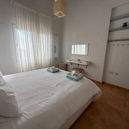 Apartmán Limnaria Gardens - 1 Bedroom, Sunny With Stunning Pool Views Paphos