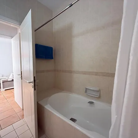 شقة Limnaria Gardens - 1 Bedroom, Sunny With Stunning Pool Views