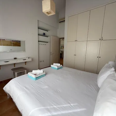 Limnaria Gardens - 1 Bedroom, Sunny With Stunning Pool Views بافوس