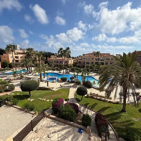 Limnaria Gardens - 1 Bedroom, Sunny With Stunning Pool Views شقة