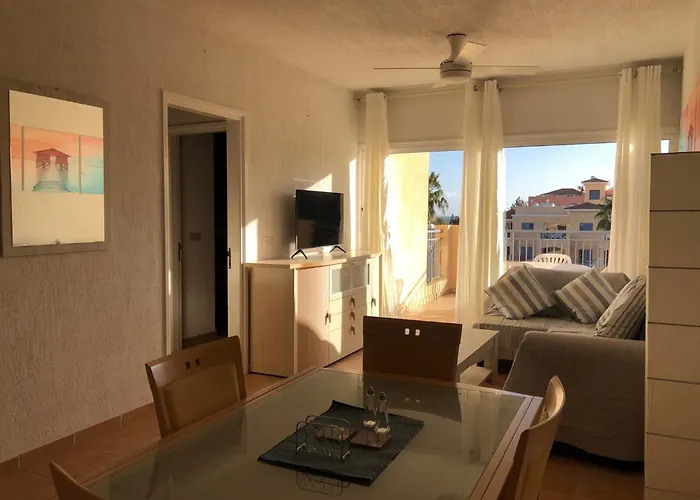 Limnaria Gardens - 1 Bedroom, Sunny With Stunning Pool Views 파포스