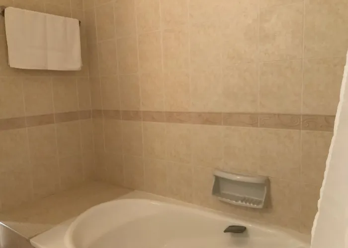 Limnaria Gardens - 1 Bedroom, Sunny With Stunning Pool Views 아파트