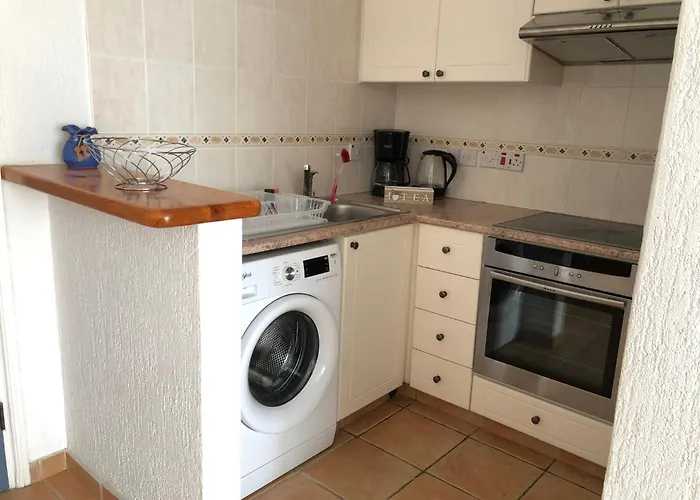 아파트 Limnaria Gardens - 1 Bedroom, Sunny With Stunning Pool Views