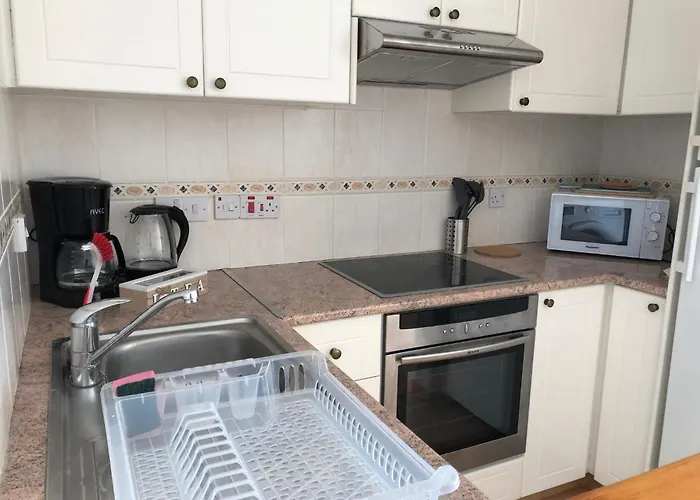 Limnaria Gardens - 1 Bedroom, Sunny With Stunning Pool Views Paphos