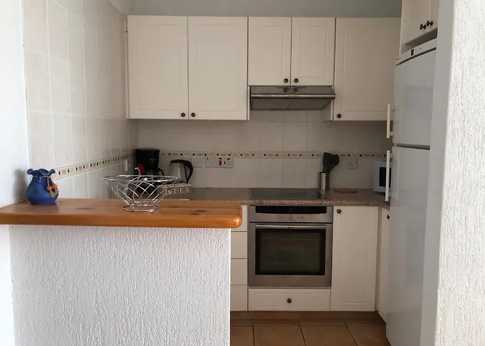 Limnaria Gardens - 1 Bedroom, Sunny With Stunning Pool Views 아파트