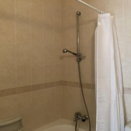 Limnaria Gardens - 1 Bedroom, Sunny With Stunning Pool Views 公寓 *